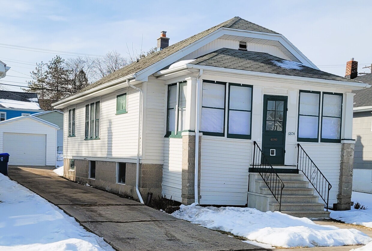 6804 37th Ave, Kenosha, WI 53142 House Rental in Kenosha, WI