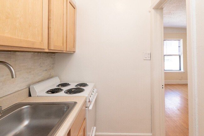 Building Photo - 556 W Arlington Pl