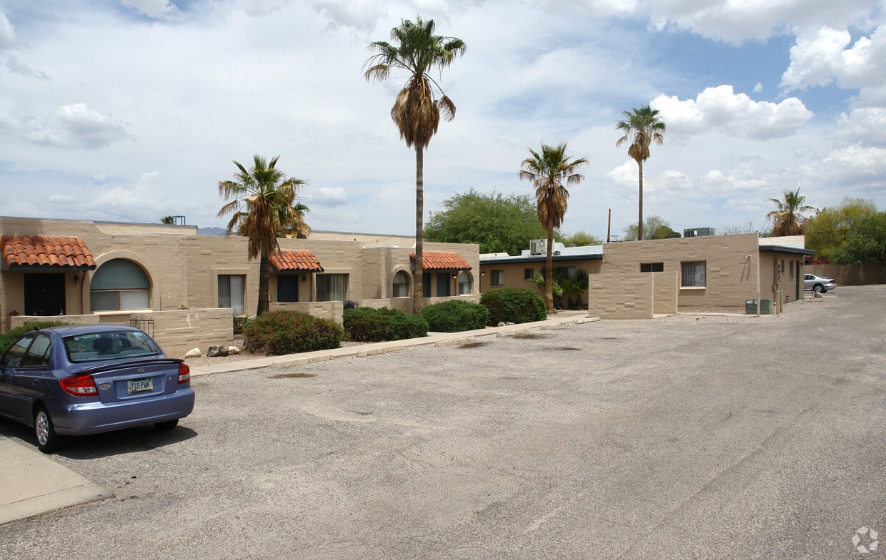 Building Photo - 2310 N Tucson Blvd