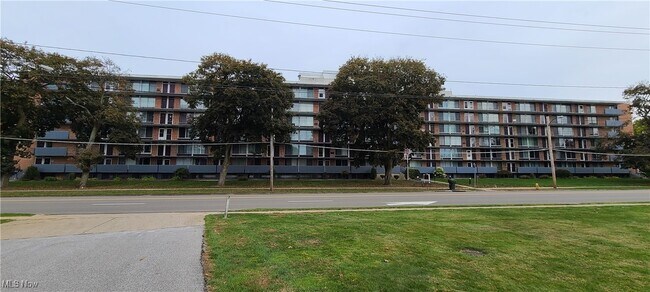 Foto del edificio - 2331 E Market St