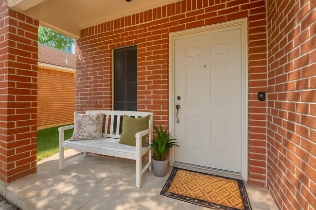 Foto del edificio - 18339 Beaverdell Dr