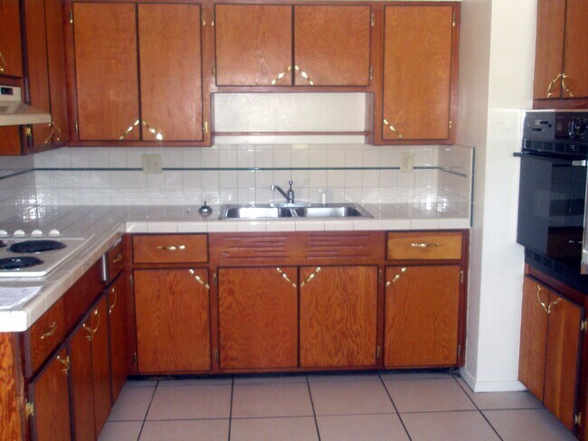 Foto del edificio - 2643 Kingswood Dr NE