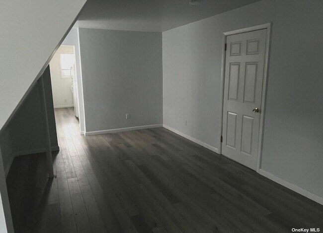 Building Photo - 253 Sea Cliff Ave