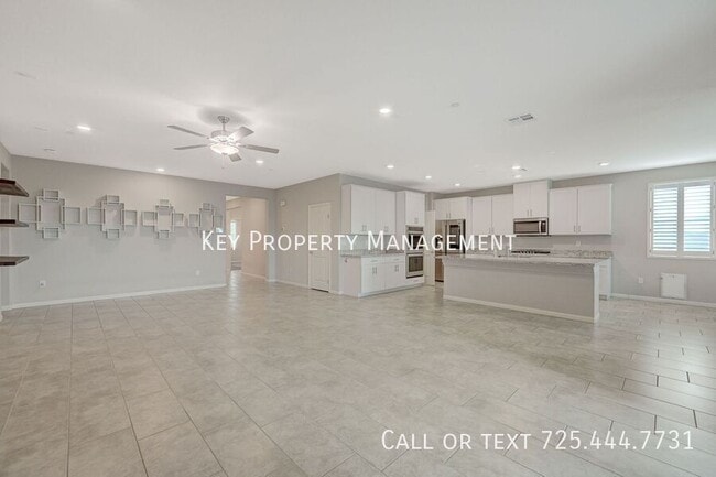 Building Photo - 4 Bedroom Single Story Home with 3 Car Gar...