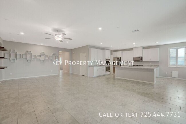 Foto del edificio - 4 Bedroom Single Story Home with 3 Car Gar...