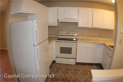 Building Photo - 297 3rd St
