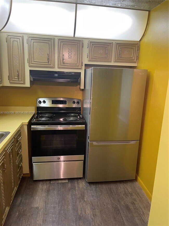 Foto del edificio - 2861 Somerset Dr