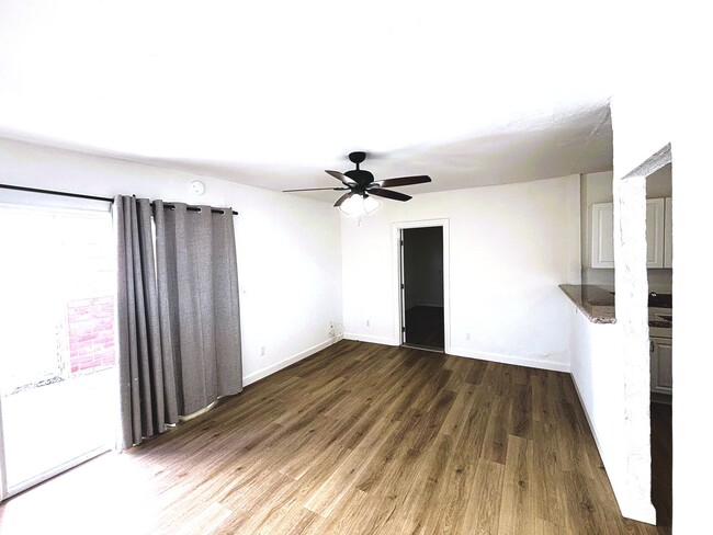 Foto del edificio - 8060 Kyle St