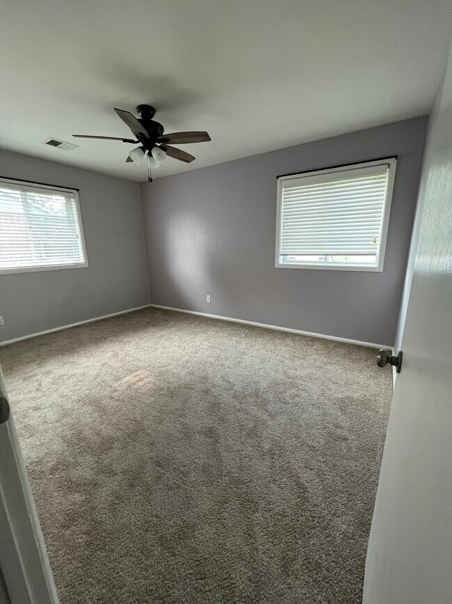 Foto del edificio - 1075 Brookcrest Dr