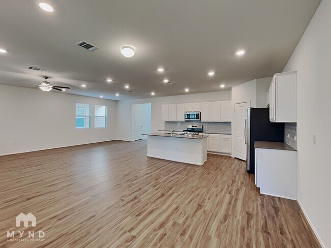 Building Photo - 1220 Winnie Dr