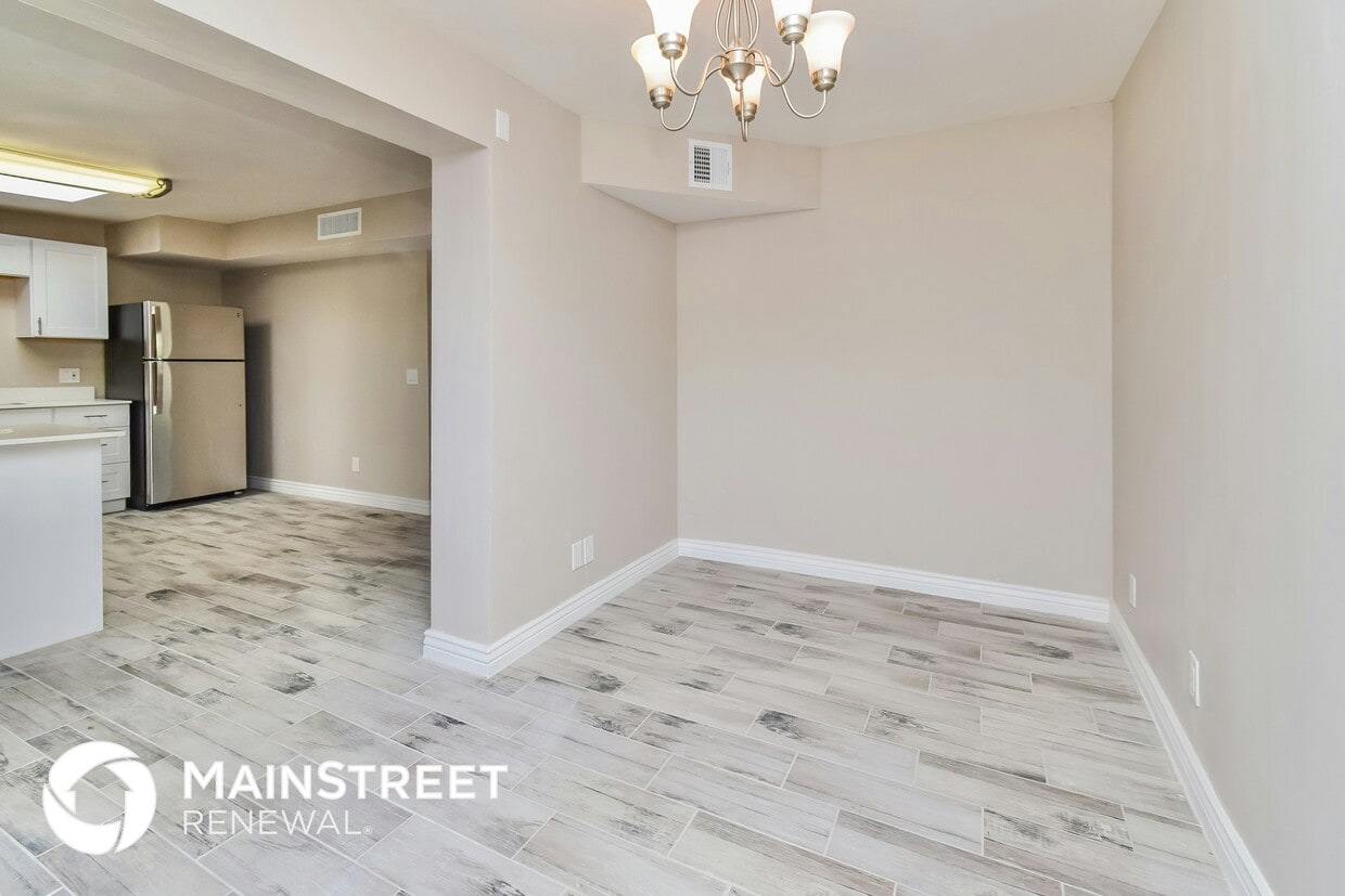 Primary Photo - 1735 E Warren Pl