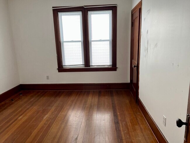 Building Photo - 15-17 Beverly St