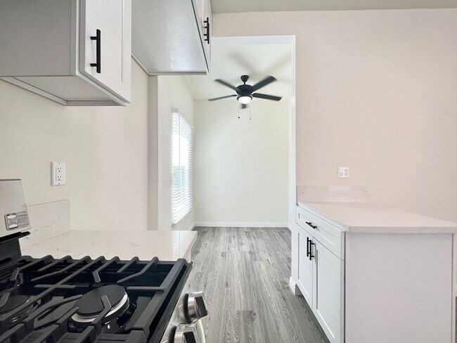 Foto del edificio - 400 N Coronado St