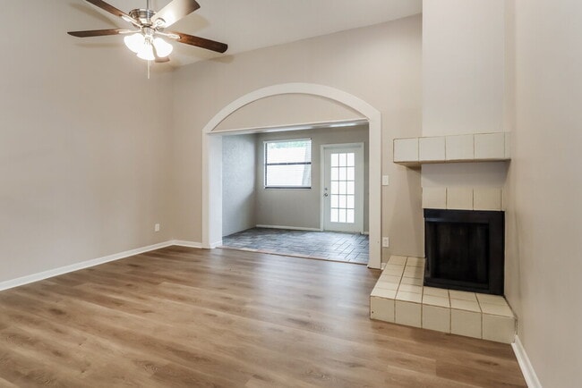 Building Photo - 11504 Robles Del Rio Pl