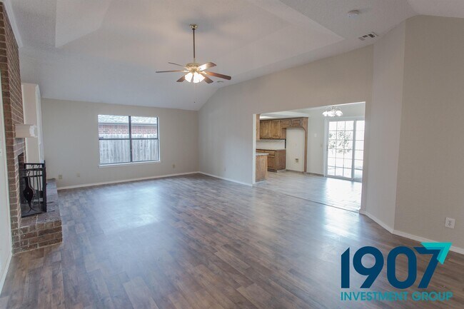 Building Photo - 8400 Stonewood Dr