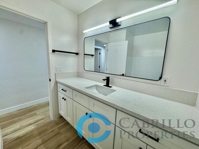 Foto del edificio - 3182 Central Ave