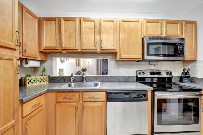 Building Photo - 5220 Las Verdes Cir