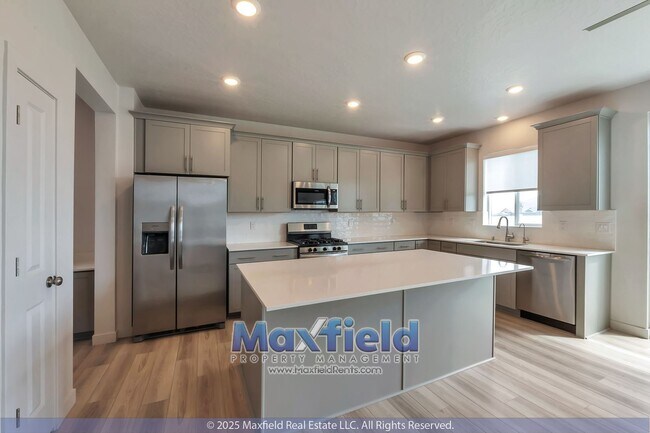 Building Photo - Saratoga Springs 5BD - 3.5BTH - 2GAR