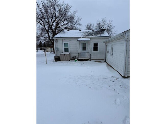 Foto del edificio - 320 E Main St