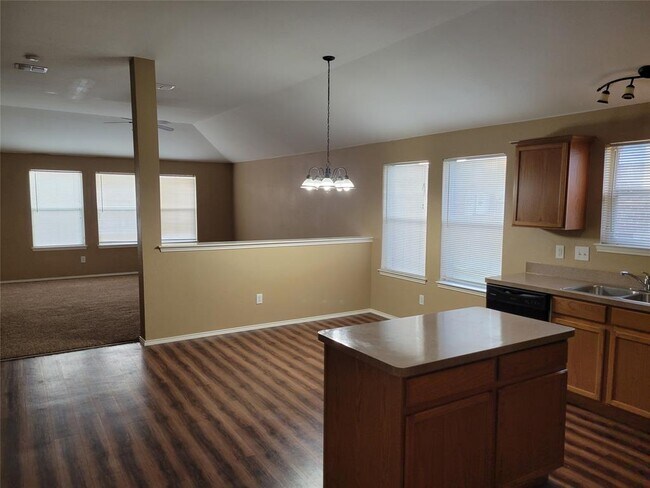 Building Photo - 1713 Chapman Dr