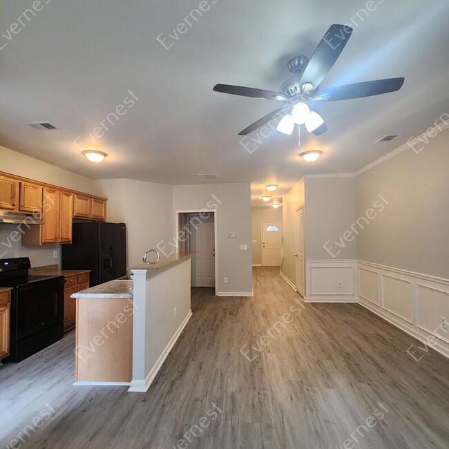 Building Photo - 466 Mulberry Row