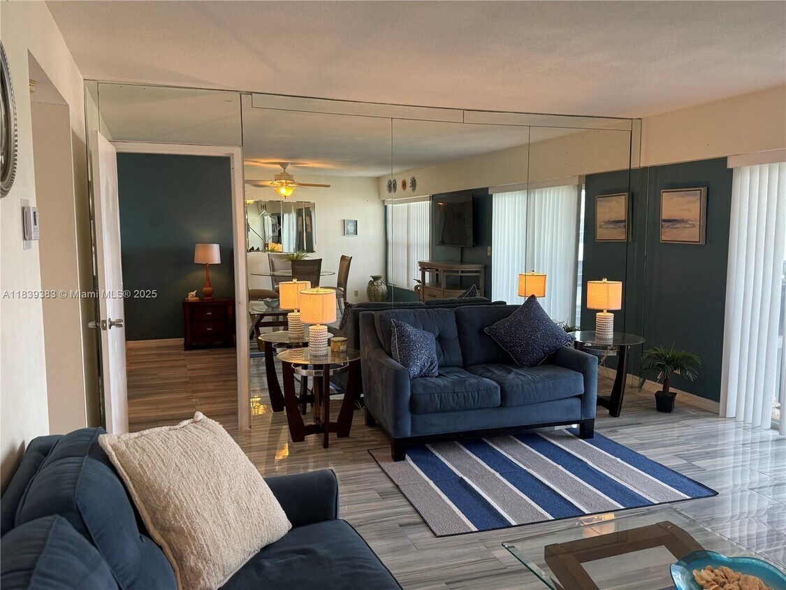 Foto principal - 5100 Dupont Blvd