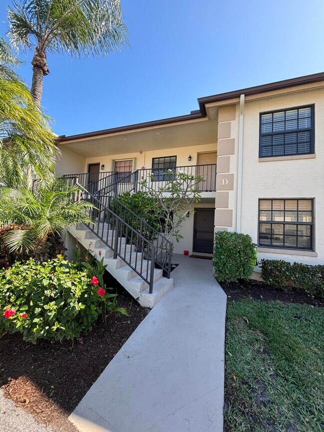 Building Photo - 302 Pinecrest Cir