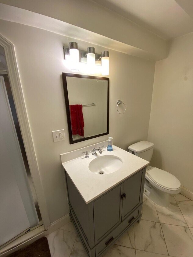 Foto del edificio - See Youtube Video Tour below!  Luxury Apt that's just a Hop & Skip away from NEU campus!   $500 L...