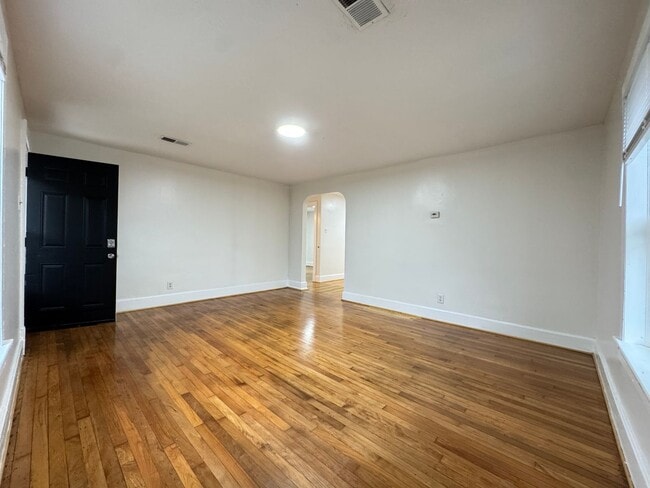 Building Photo - 813 Shelby Ave