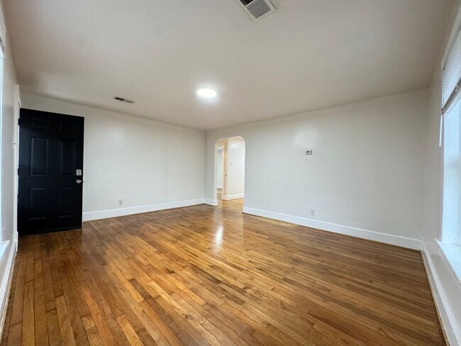 Foto del edificio - 813 Shelby Ave