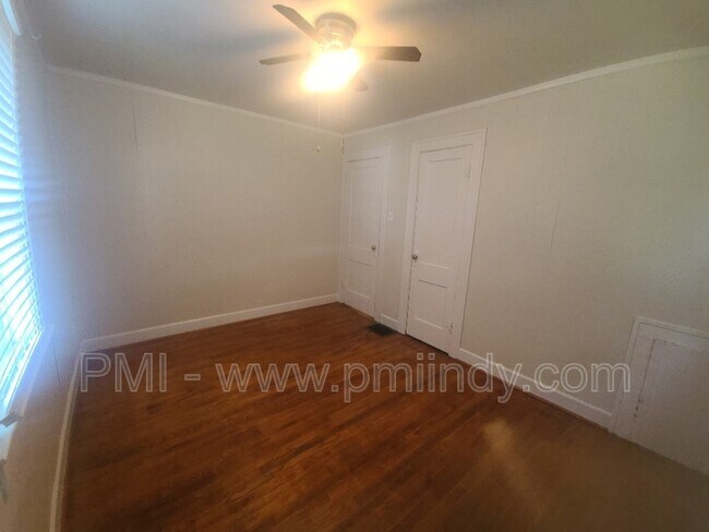 Foto del edificio - 2227 E Riverside Dr
