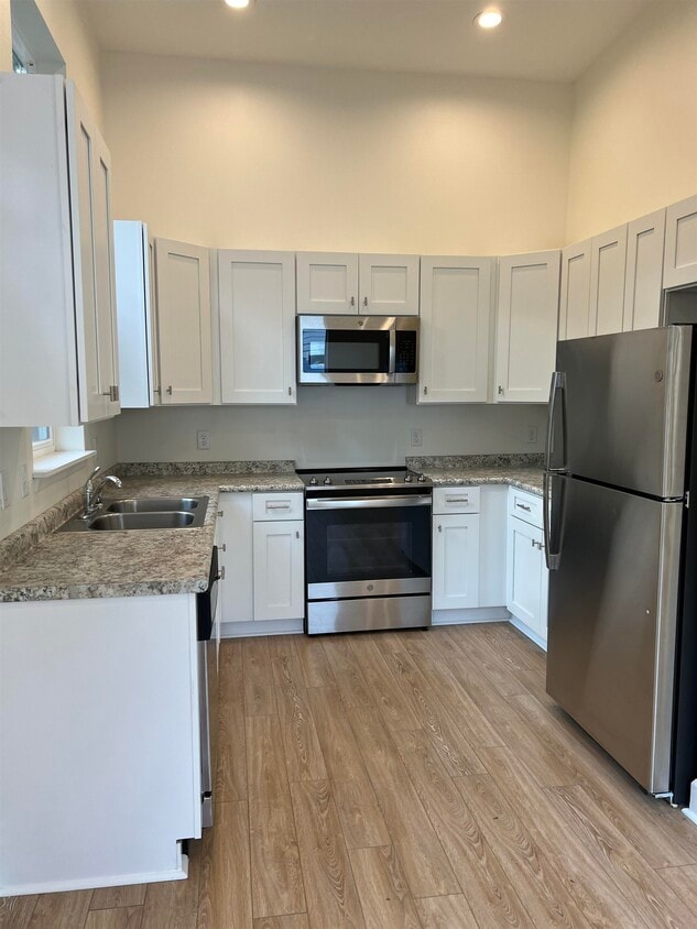 Primary Photo - 2170 Capital Cir SE