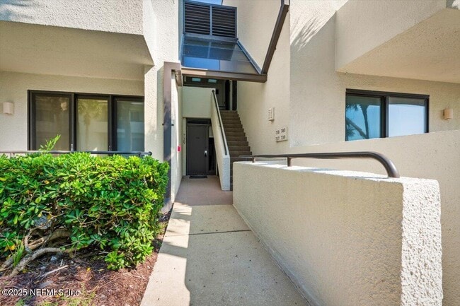 Building Photo - 739 Spinnakers Reach Dr