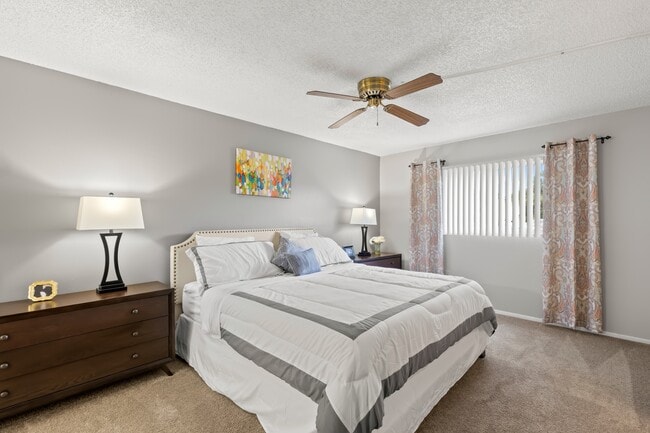 Large Bedroom with Ceiling Fan - The Lodge at Woodlake