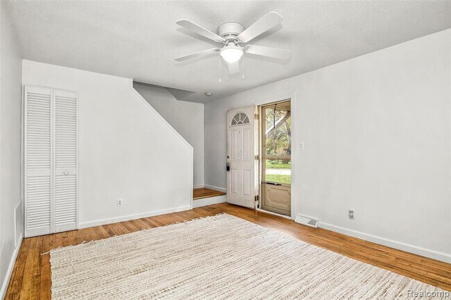 Building Photo - 31785 Arenac Ct