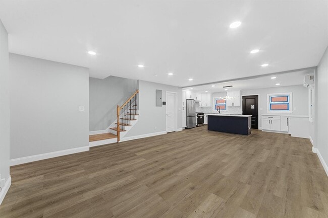 Building Photo - 129 Drake Ave