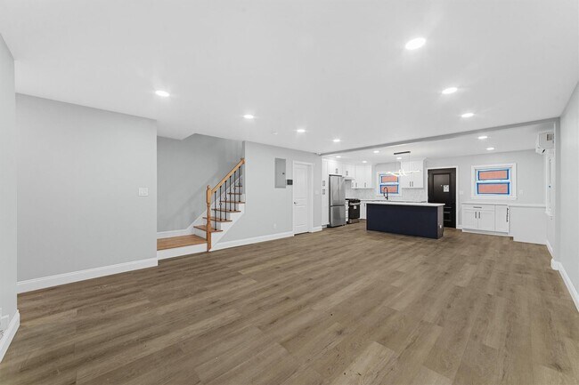 Foto del edificio - 129 Drake Ave
