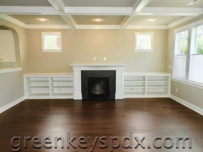 Building Photo - Gorgeous Like-New 4-Bedroom House in a Gre...