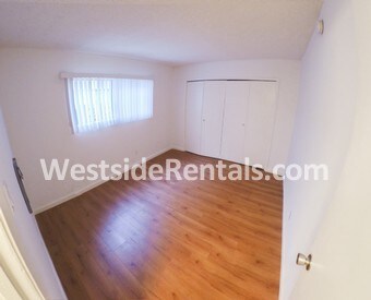 Foto del edificio - 4423 Ambrose Ave