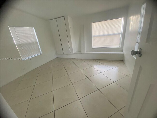 Foto del edificio - 4557 NW 3rd St