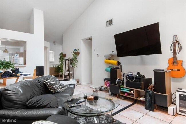 Foto del edificio - 10474 St Tropez Pl