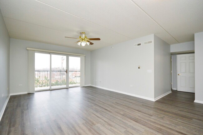 Foto del edificio - 7400 Lincoln Ave