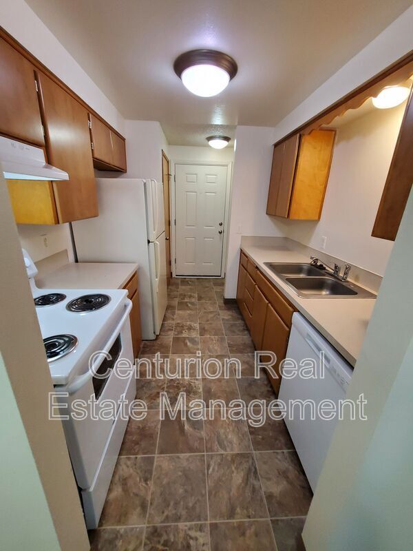 Building Photo - 667 Glen Creek Rd NW