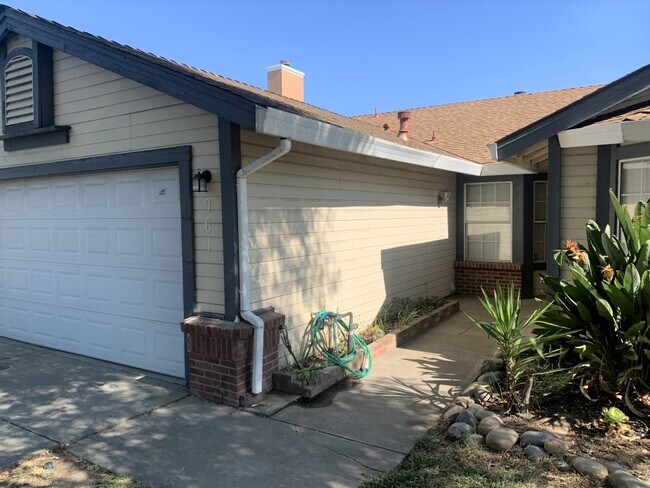 Building Photo - 961 Dondra Way