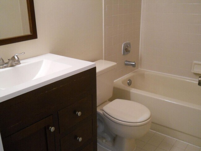 Foto del edificio - 3955 Village Dr