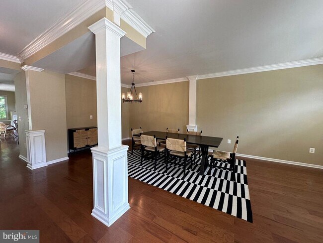 Foto del edificio - 28405 Pinehurst Cir