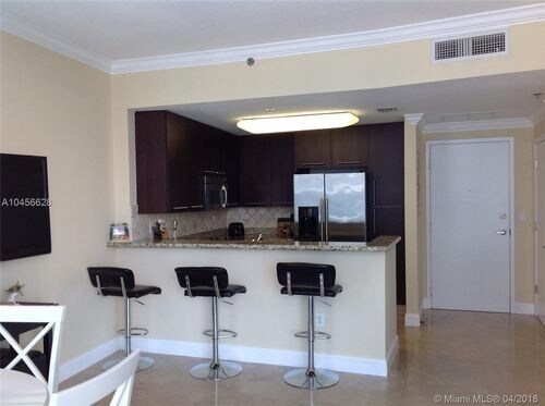 Building Photo - 6516 Collins Ave