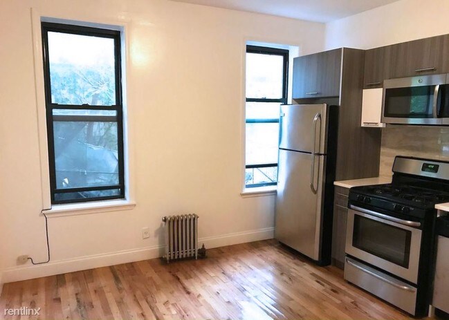 Building Photo - 832 Madison St