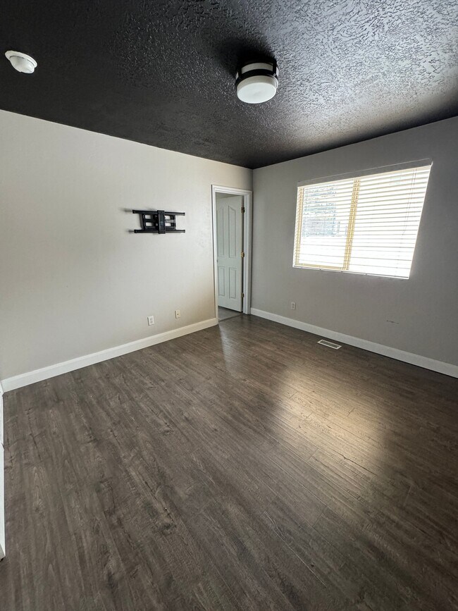 Foto del edificio - 2532 Hillside Village Ct