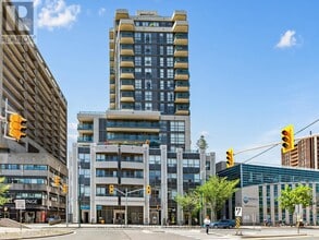 Building Photo - 736 Spadina Ave.